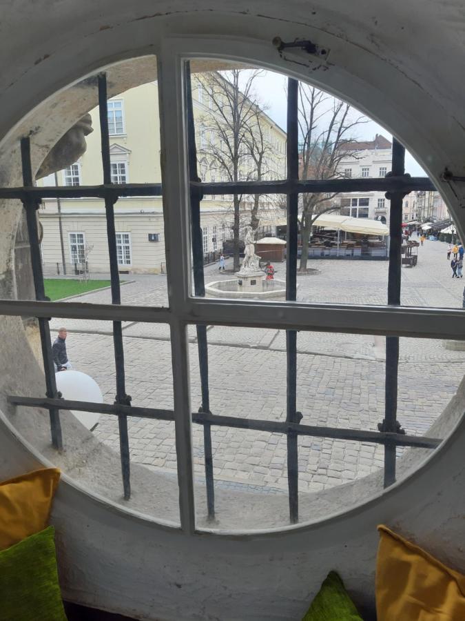 Artrooms -Round Windows Rynok Sq Lviv Exterior foto